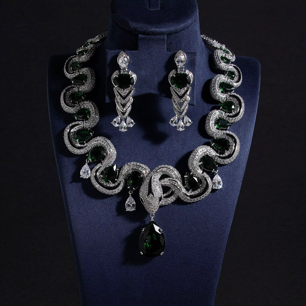 Éclat Royal jewelry set in luminous silver-white finish – Aura Jewels